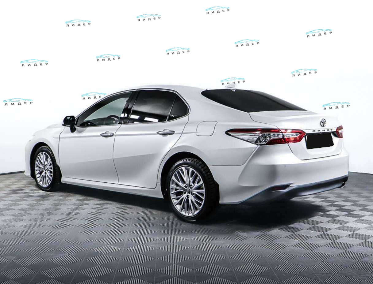 Б/У Тойота Камри 2018 года. Фото: #6