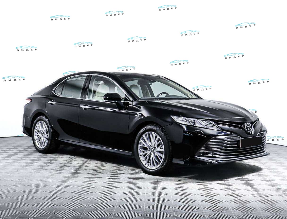 Б/У Тойота Камри 2018 года. Фото: #2