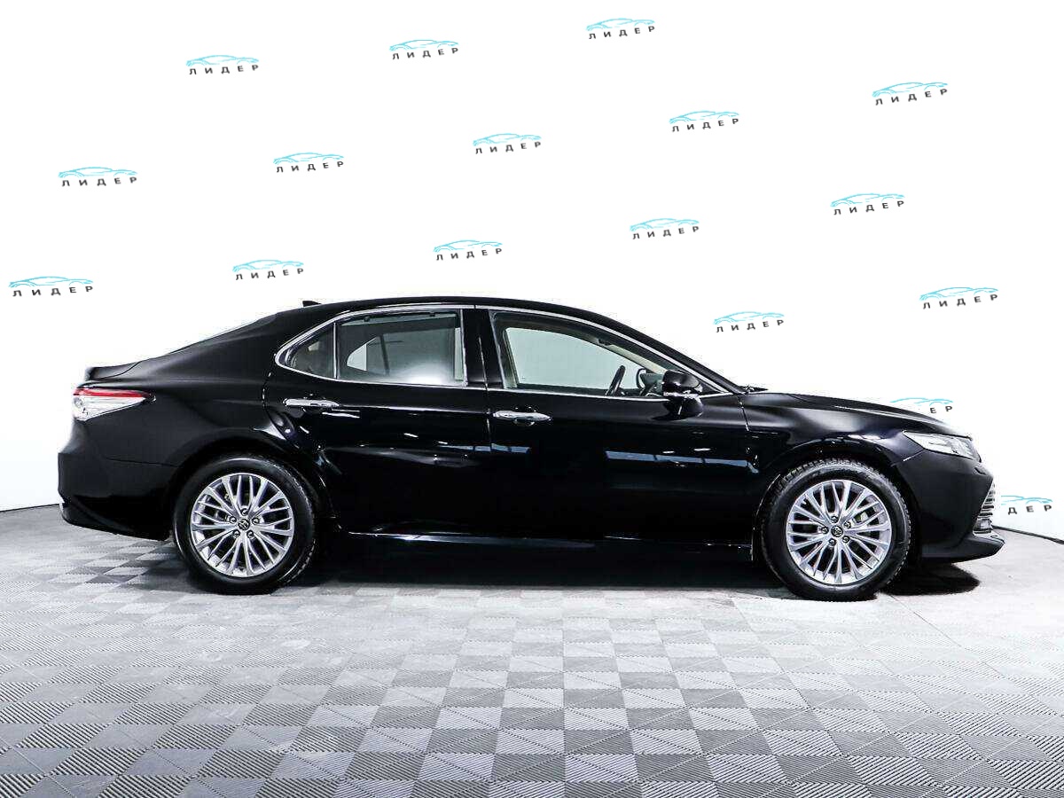 Б/У Тойота Камри 2018 года. Фото: #3