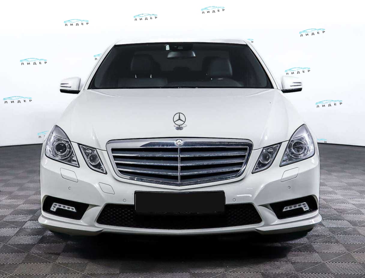 Б/У Мерседес-Бенц Е-Класс 2010 года. Фото: #1