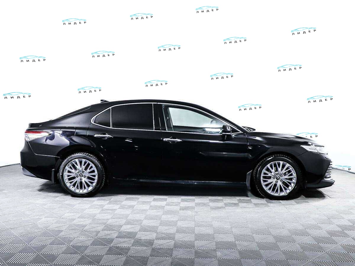 Б/У Тойота Камри 2019 года. Фото: #3