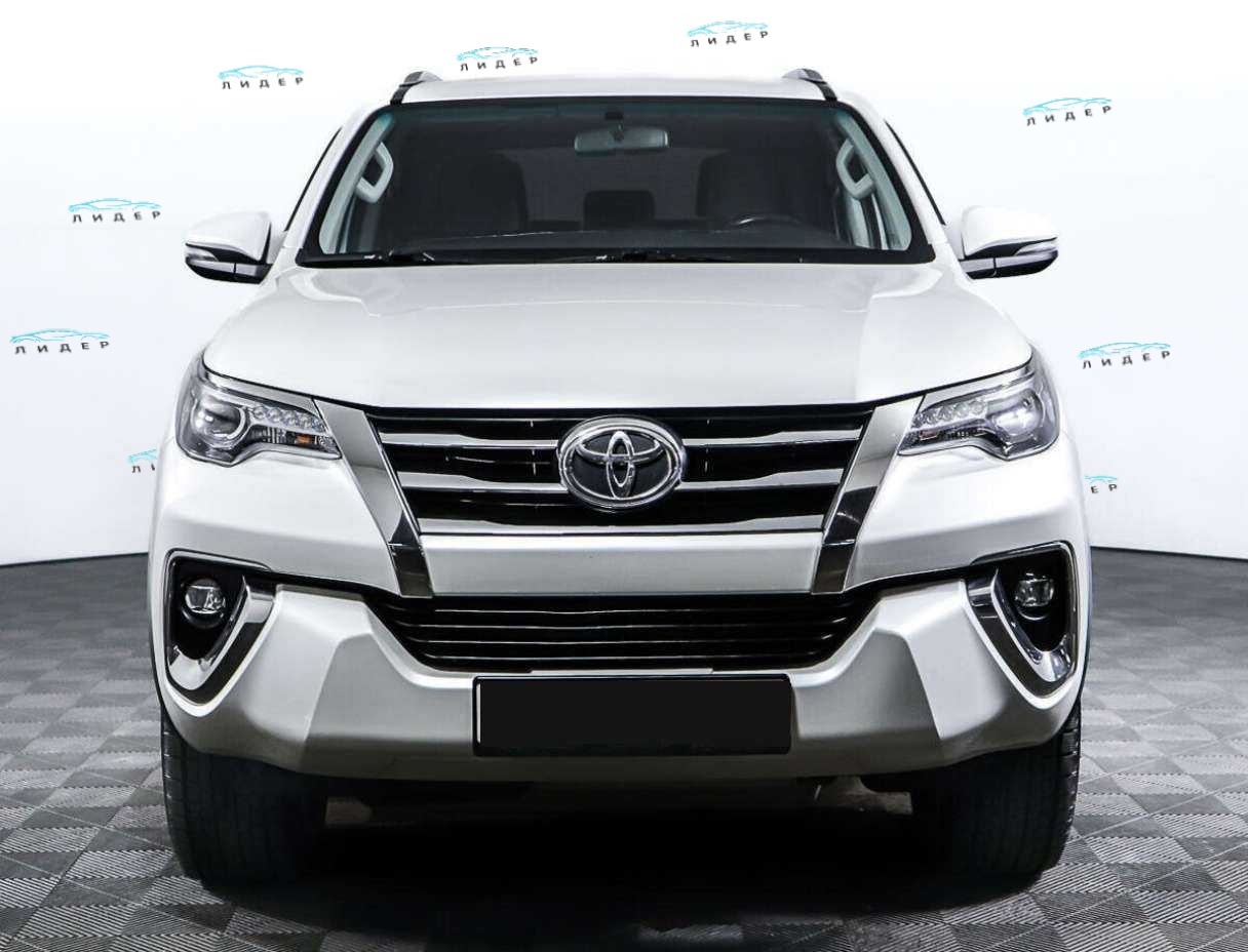 Б/У Тойота Фортюнер 2017 года. Фото: #1