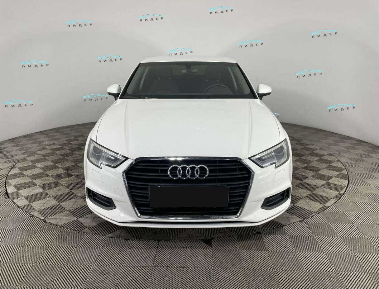 Б/У Ауди А3 2018 года. Фото: #1