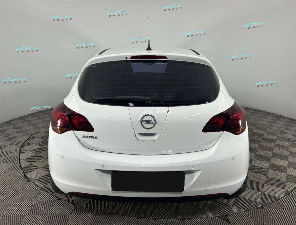 Б/У Опель Астра 2011 года. Фото: #2