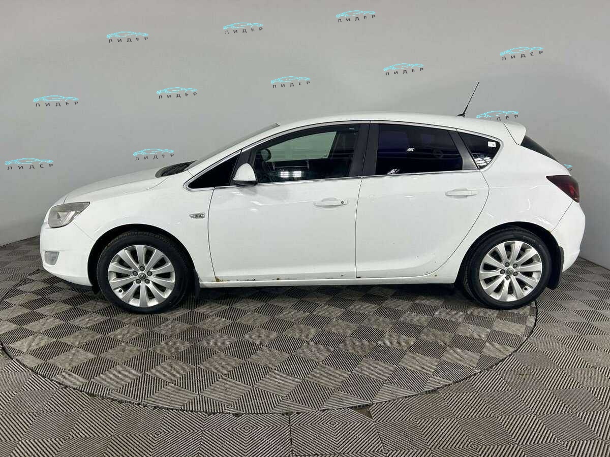 Б/У Опель Астра 2011 года. Фото: #4
