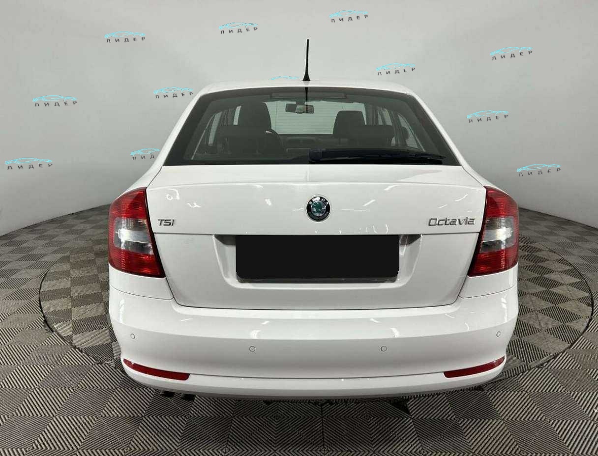 Б/У Шкода Октавия 2011 года. Фото: #2