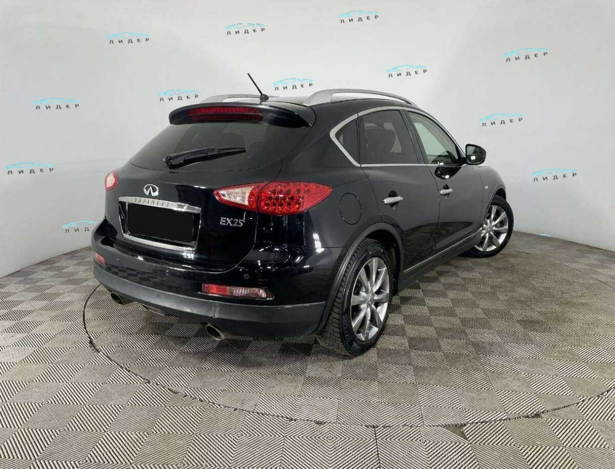 Б/У Инфинити ЕИкс 2011 года. Фото: #3