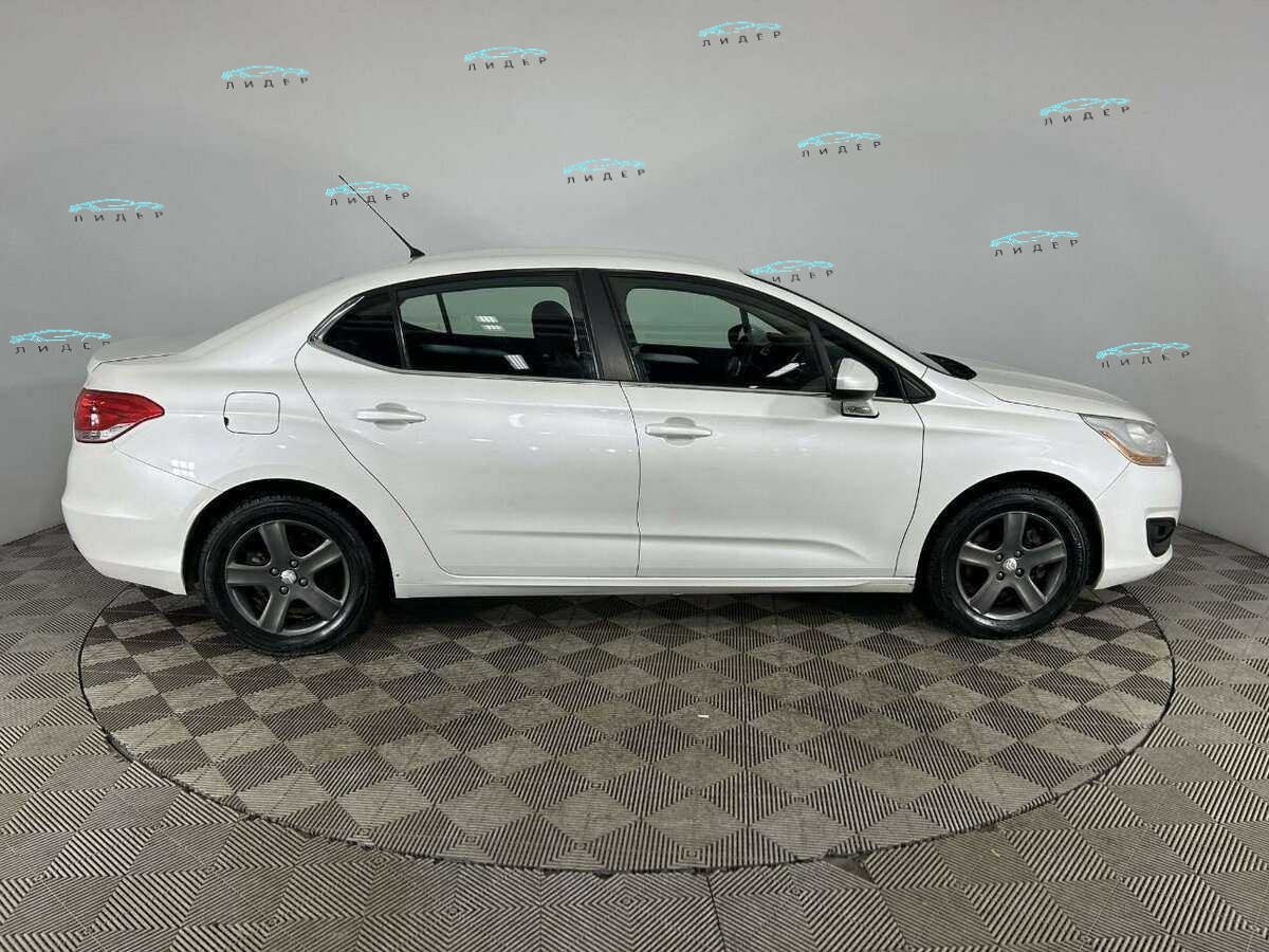 Б/У Ситроен Ц4 2013 года. Фото: #2