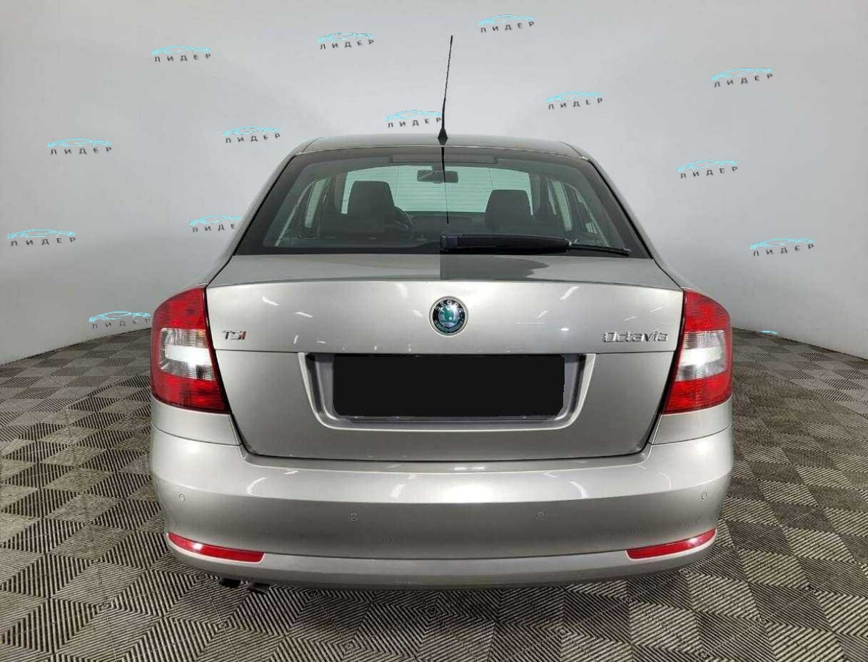 Б/У Шкода Октавия 2010 года. Фото: #2
