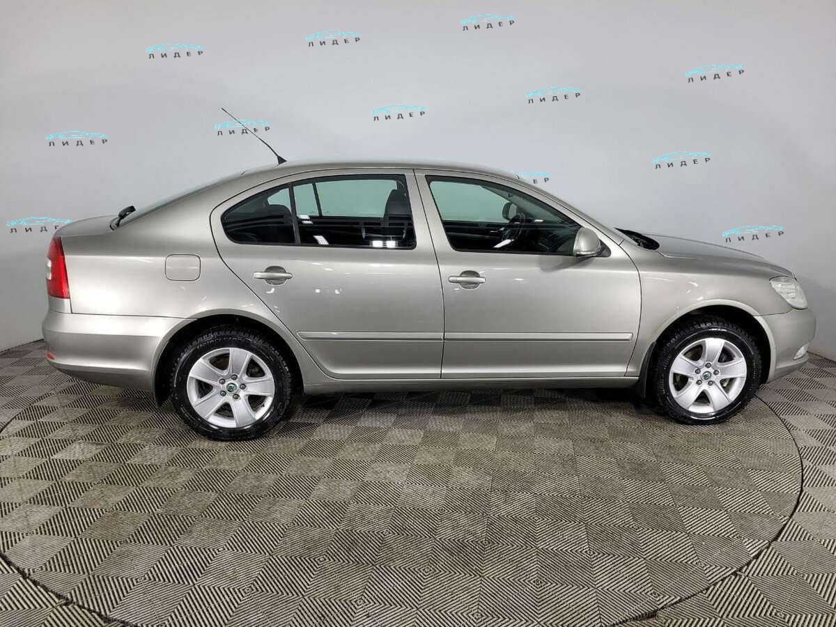 Б/У Шкода Октавия 2010 года. Фото: #3