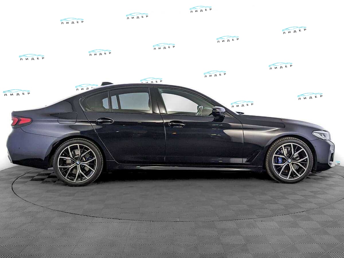 Б/У БМВ 5 серии 2021 года. Фото: #2