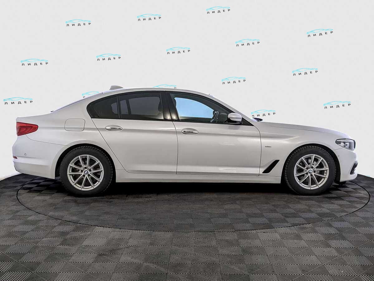 Б/У БМВ 5 серии 2017 года. Фото: #3