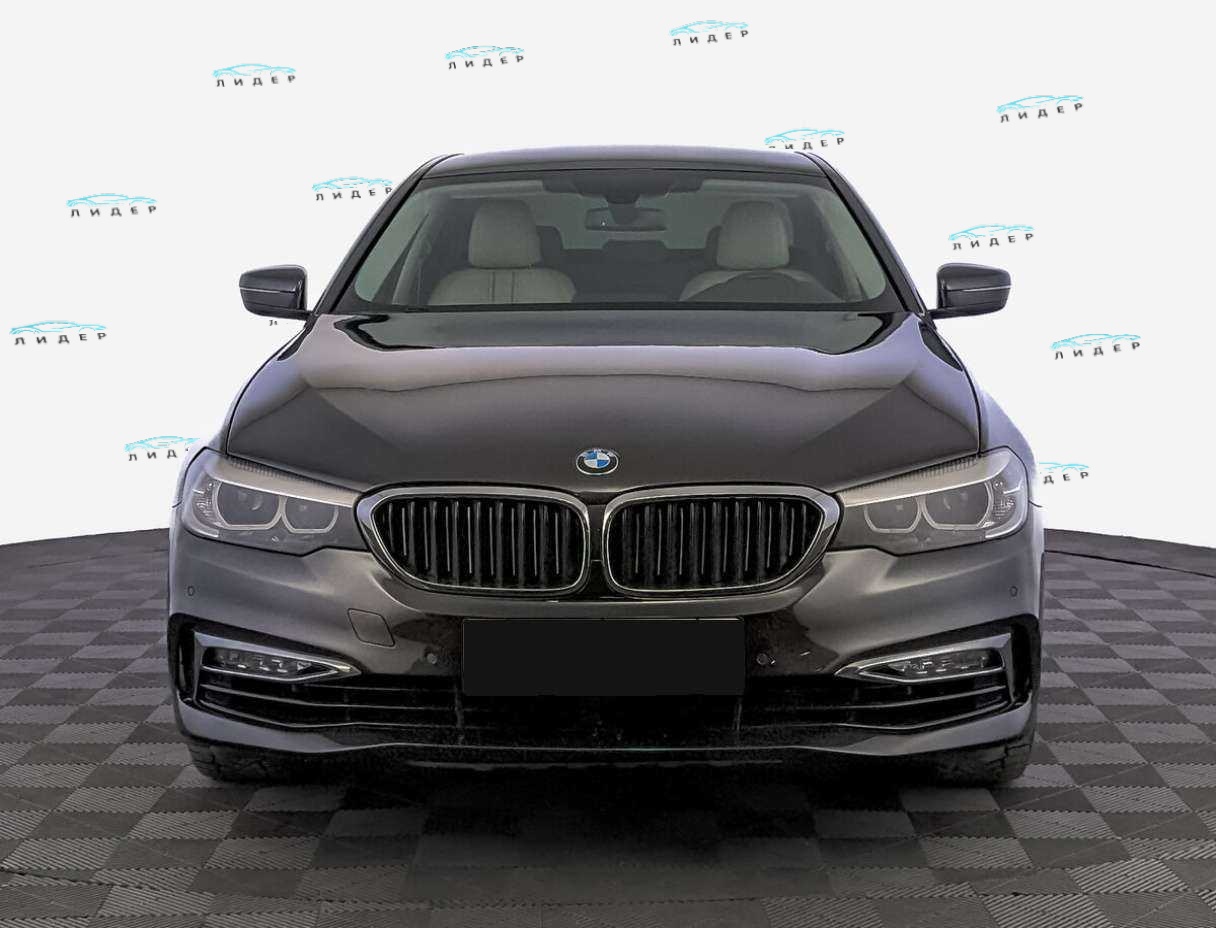 Б/У БМВ 5 серии 2017 года. Фото: #1