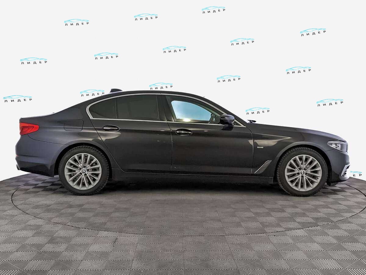 Б/У БМВ 5 серии 2017 года. Фото: #3