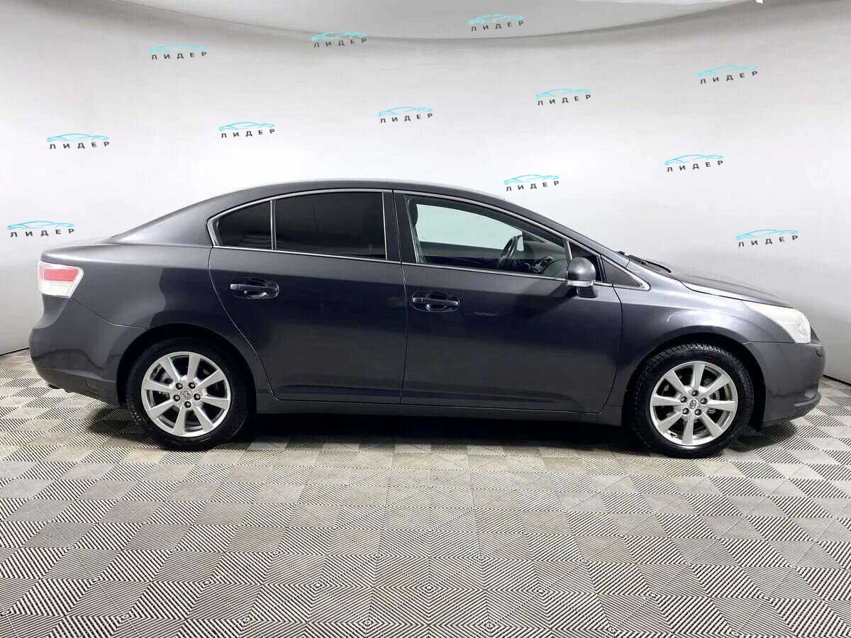 Б/У Тойота Авенсис 2009 года. Фото: #3