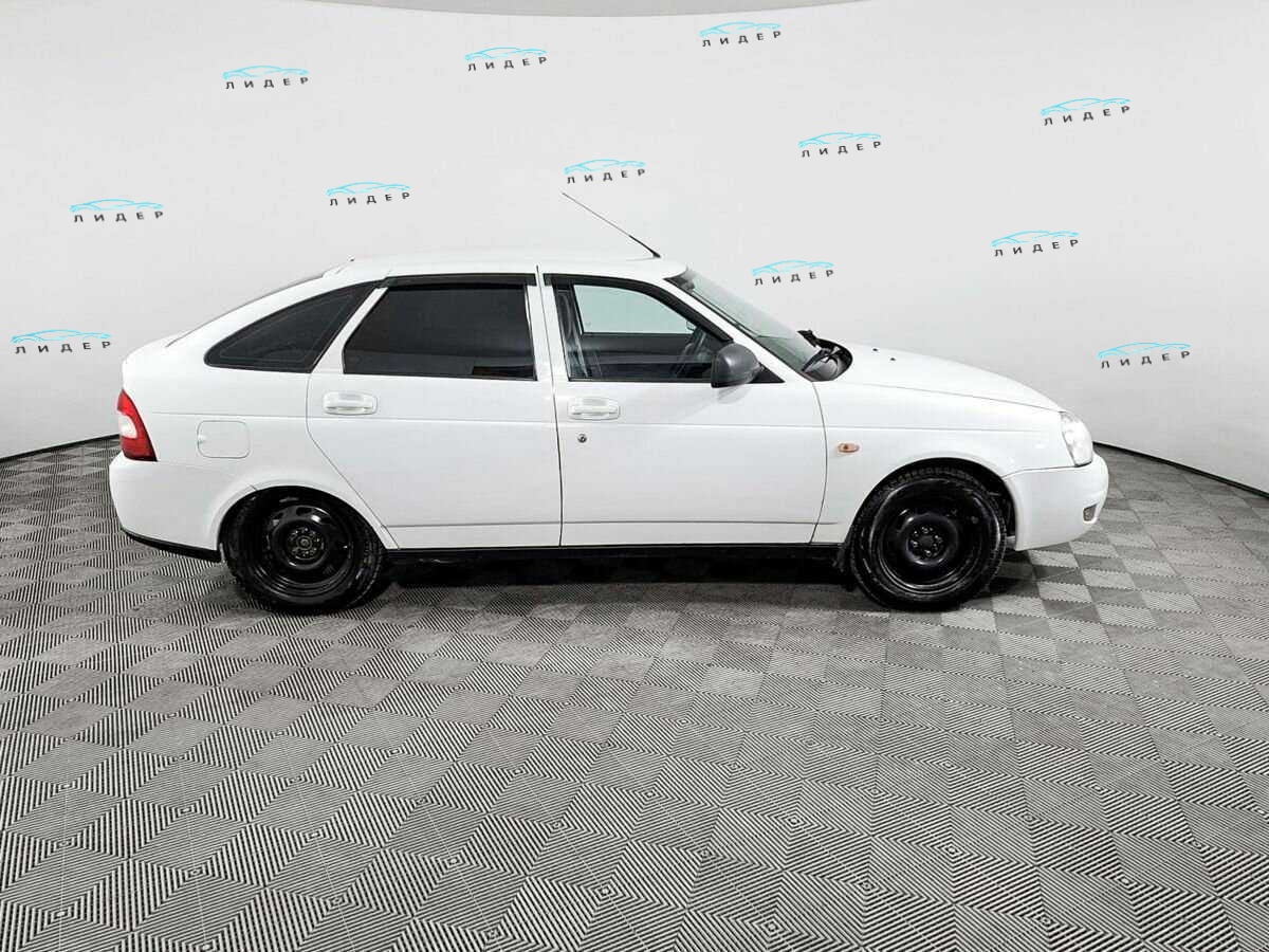 Б/У Лада (ВАЗ) Приора 2013 года. Фото: #2