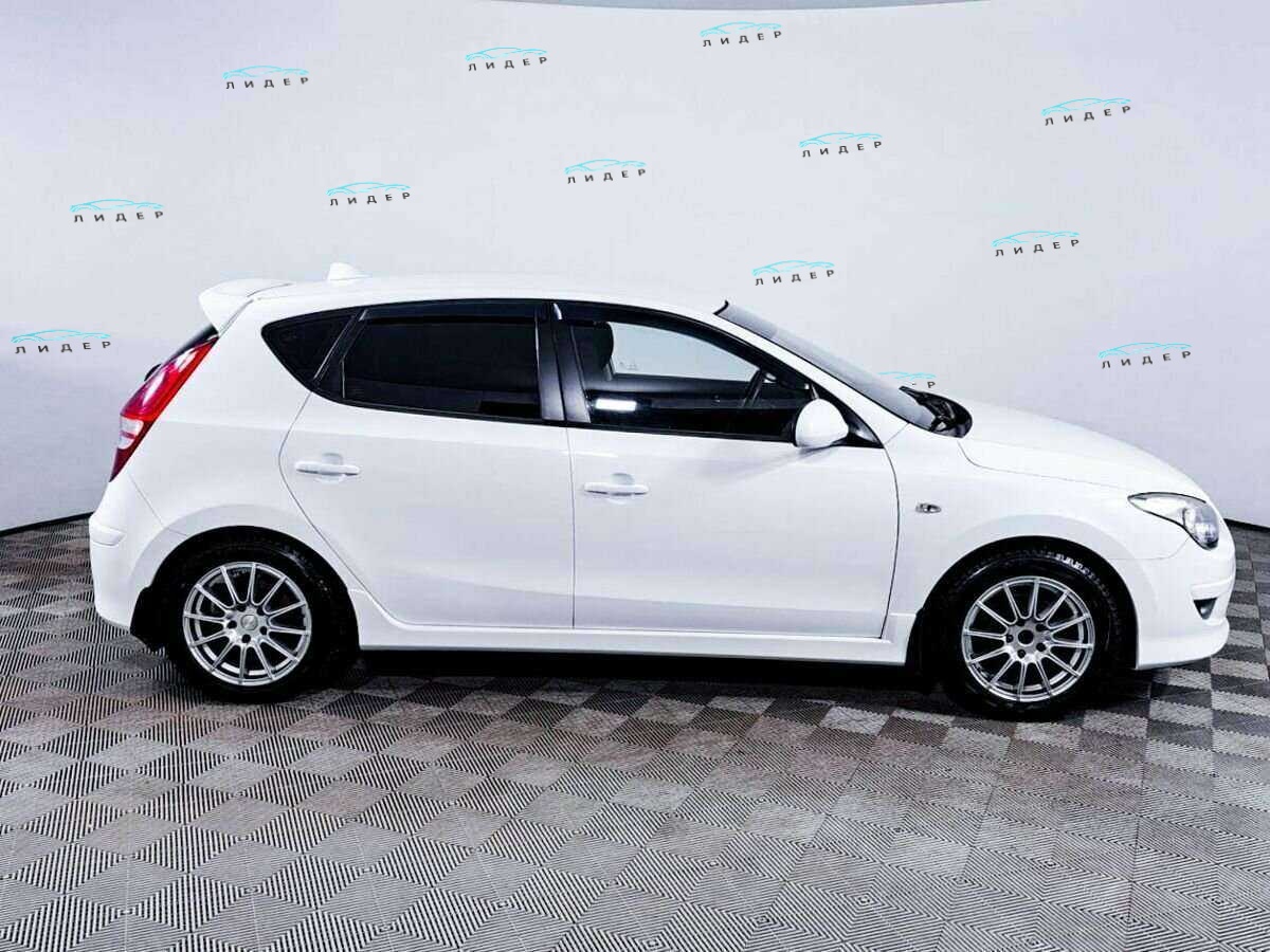 Б/У Хендай ай30 2011 года. Фото: #3