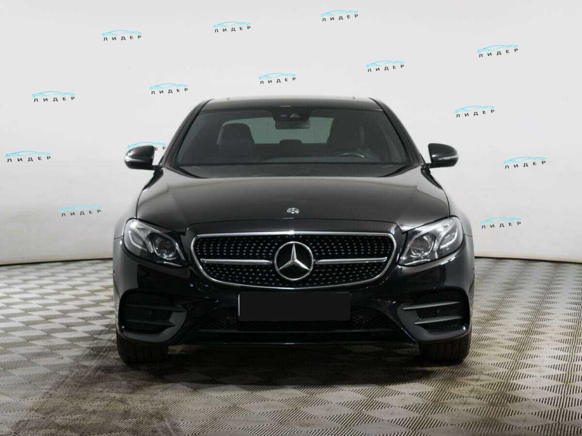 Б/У Мерседес-Бенц Е-Класс 2017 года. Фото: #1