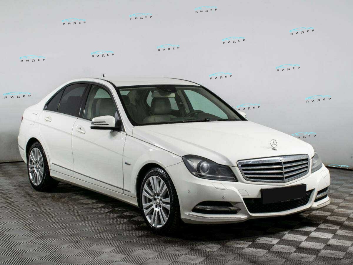 Б/У Мерседес-Бенц Ц-Класс 2011 года. Фото: #2