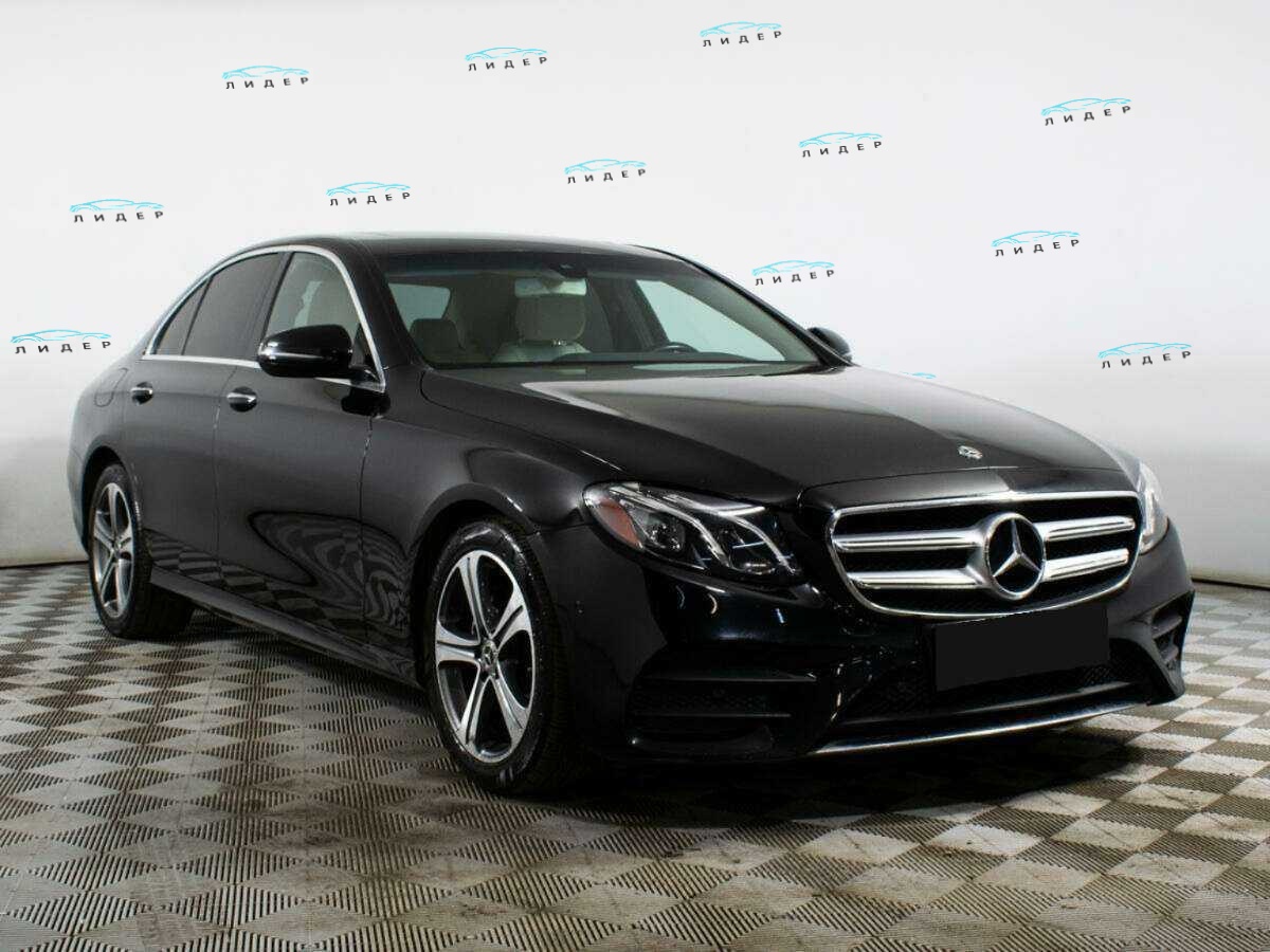 Б/У Мерседес-Бенц Е-Класс 2017 года. Фото: #2