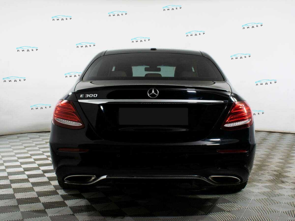 Б/У Мерседес-Бенц Е-Класс 2017 года. Фото: #4
