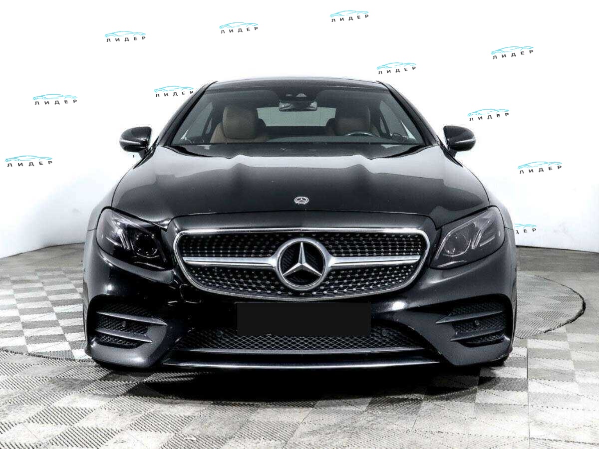 Б/У Мерседес-Бенц Е-Класс 2017 года. Фото: #1