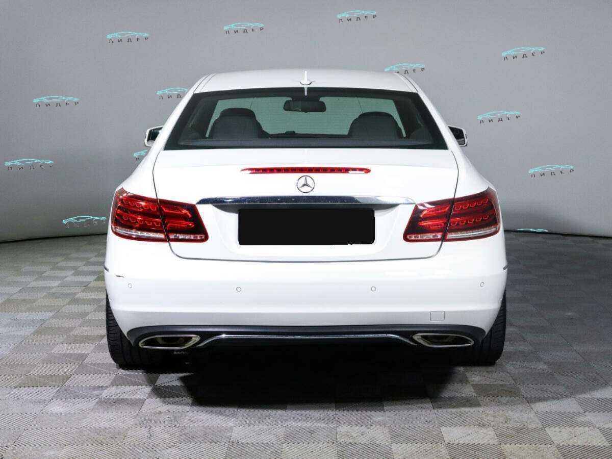 Б/У Мерседес-Бенц Е-Класс 2013 года. Фото: #3