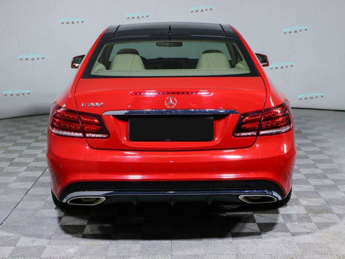 Б/У Мерседес-Бенц Е-Класс 2016 года. Фото: #5