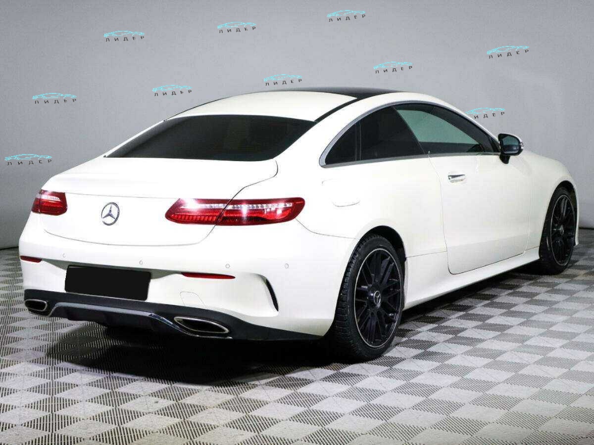 Б/У Мерседес-Бенц Е-Класс 2017 года. Фото: #3