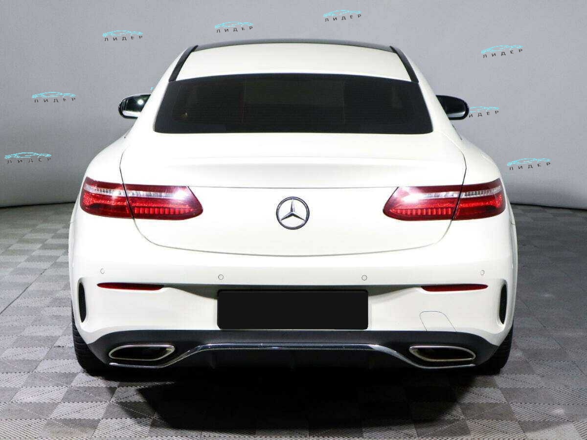 Б/У Мерседес-Бенц Е-Класс 2017 года. Фото: #4