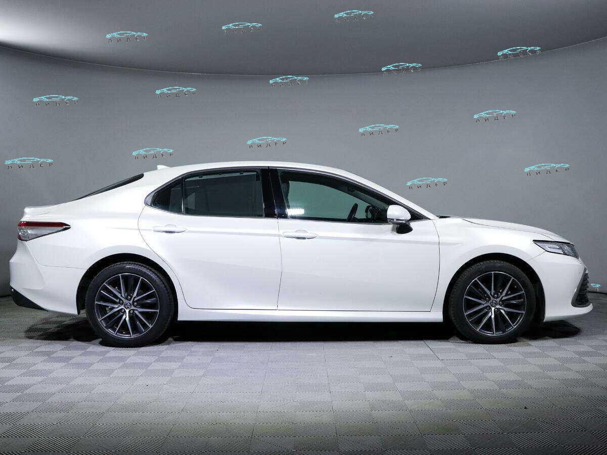 Б/У Тойота Камри 2021 года. Фото: #3