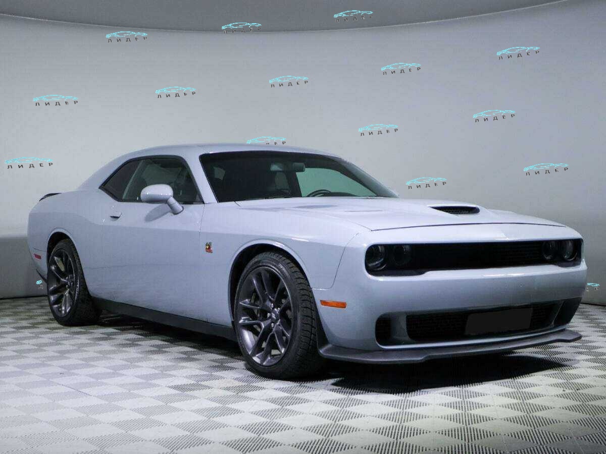 Б/У Додж Челленджер 2021 года. Фото: #2