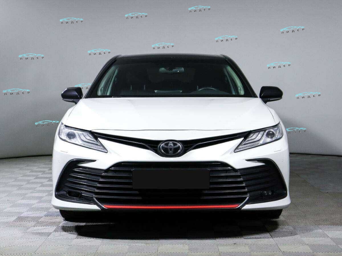 Б/У Тойота Камри 2021 года. Фото: #1