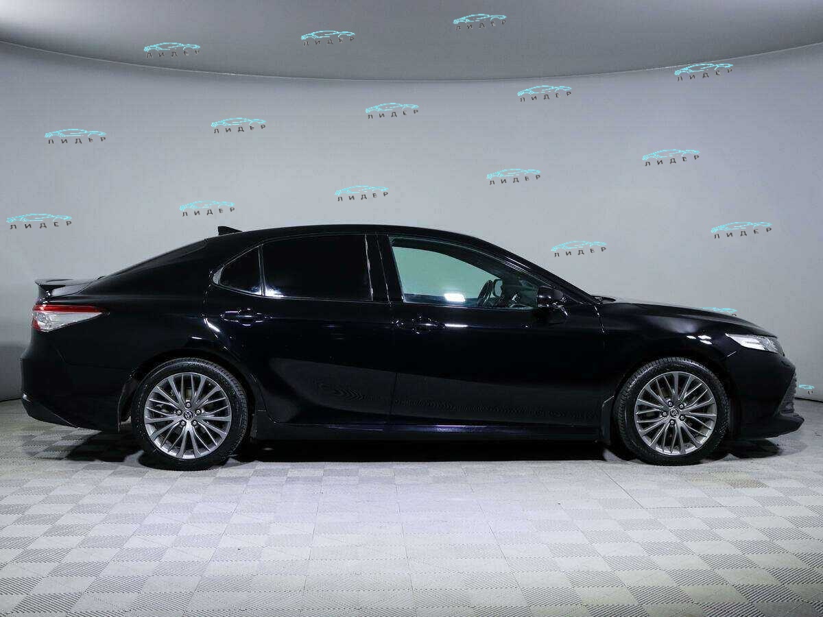 Б/У Тойота Камри 2018 года. Фото: #3