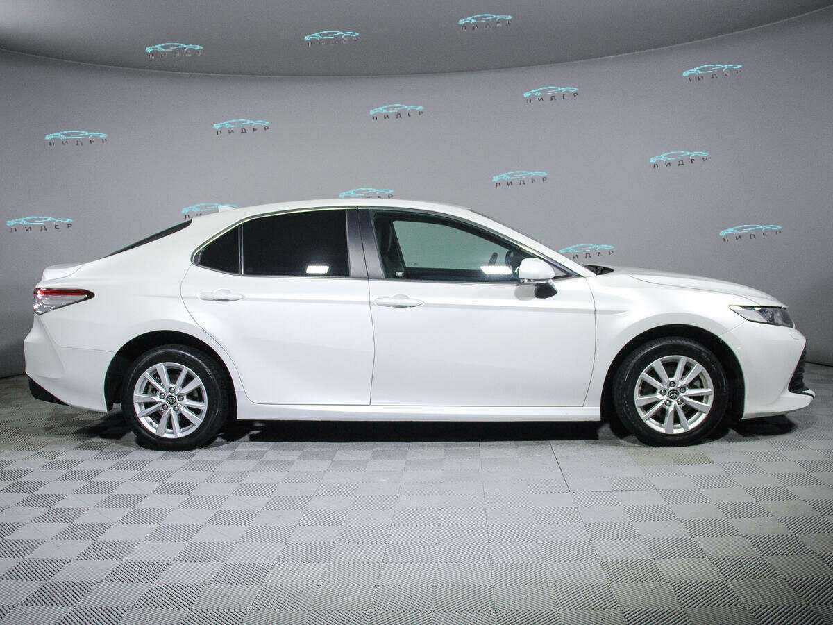 Б/У Тойота Камри 2020 года. Фото: #3