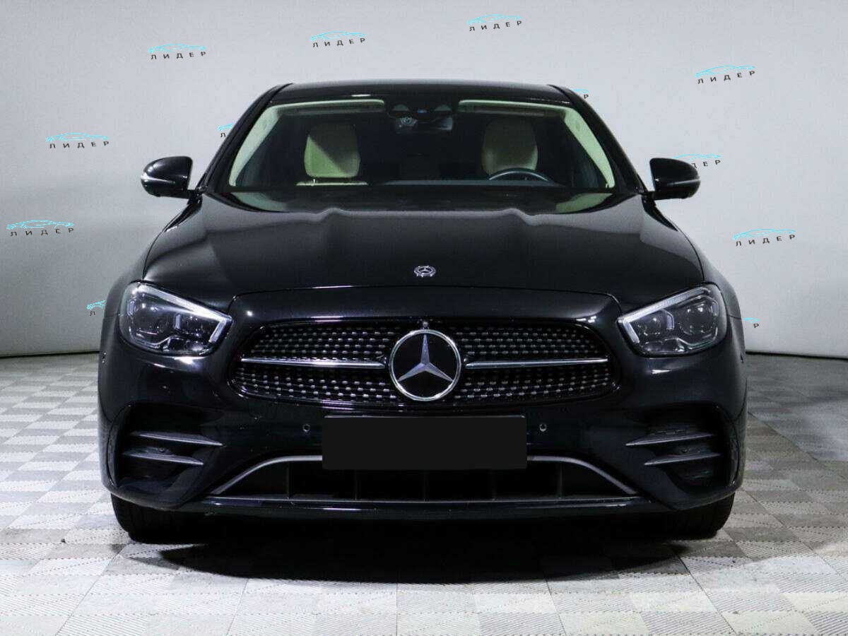 Б/У Мерседес-Бенц Е-Класс 2021 года. Фото: #1