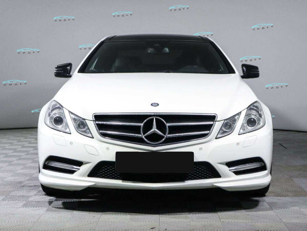 Б/У Мерседес-Бенц Е-Класс 2013 года. Фото: #1