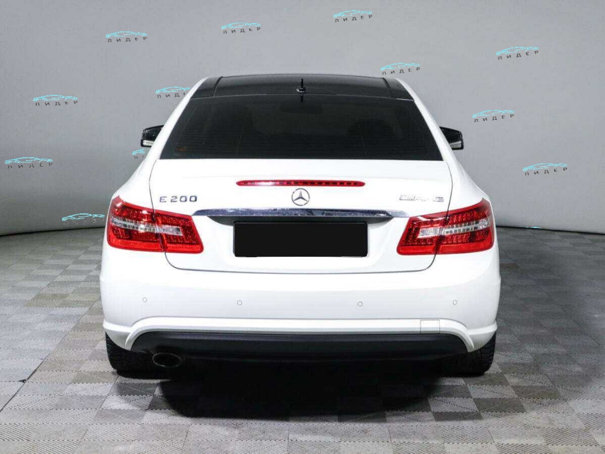 Б/У Мерседес-Бенц Е-Класс 2013 года. Фото: #4