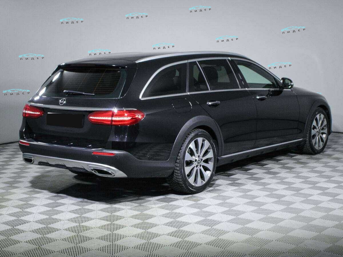 Б/У Мерседес-Бенц Е-Класс 2017 года. Фото: #3