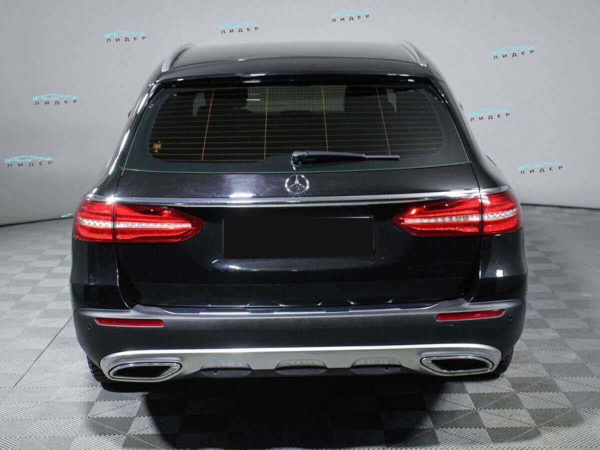 Б/У Мерседес-Бенц Е-Класс 2017 года. Фото: #4