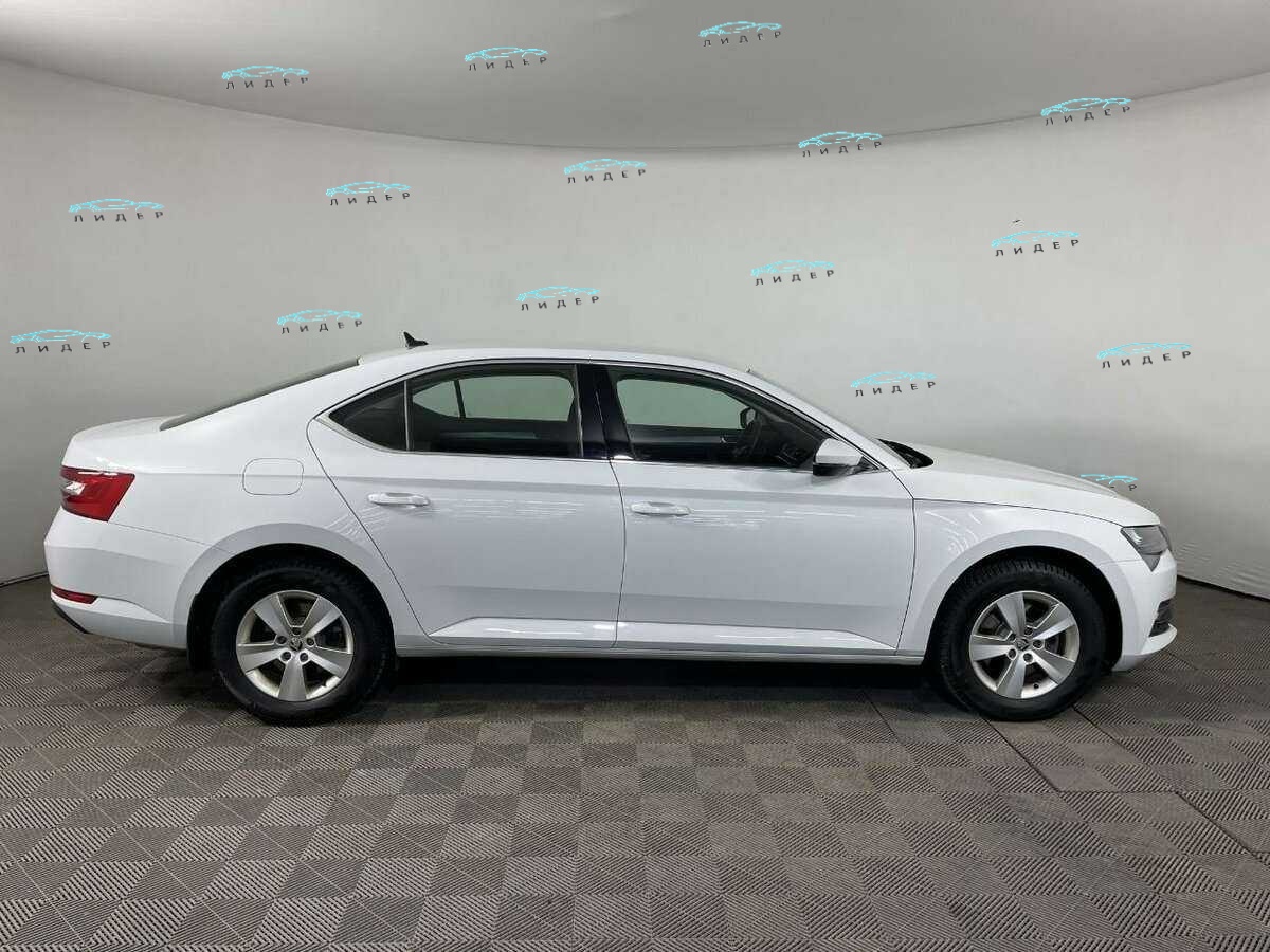 Б/У Шкода Суперб 2021 года. Фото: #2