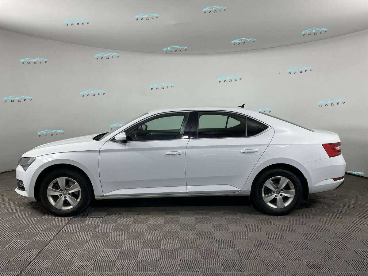 Б/У Шкода Суперб 2021 года. Фото: #3