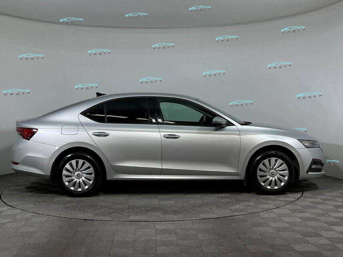 Б/У Шкода Октавия 2021 года. Фото: #3