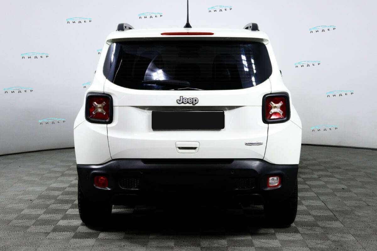 Б/У Джип Ренеджейд 2018 года. Фото: #5