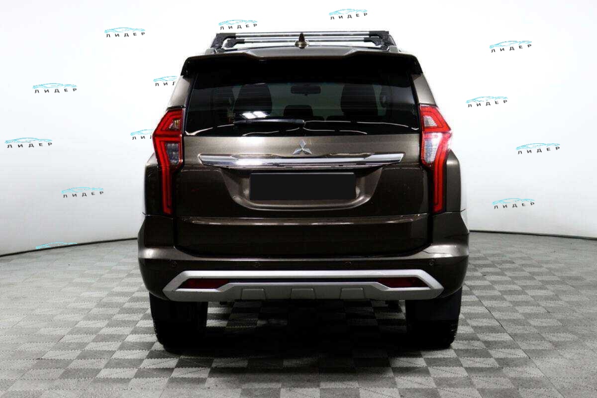 Б/У Митсубиши Монтеро Спорт 2022 года. Фото: #5