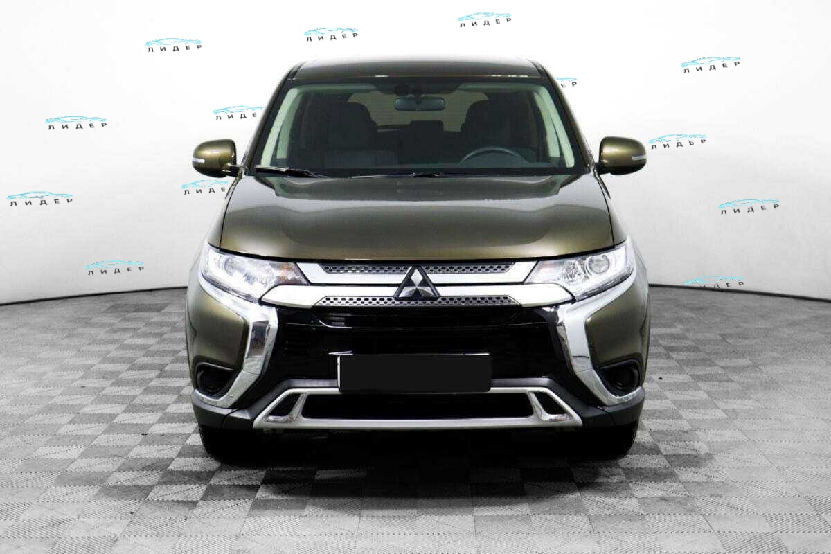 Б/У Митсубиши Оутлэндер 2020 года. Фото: #1