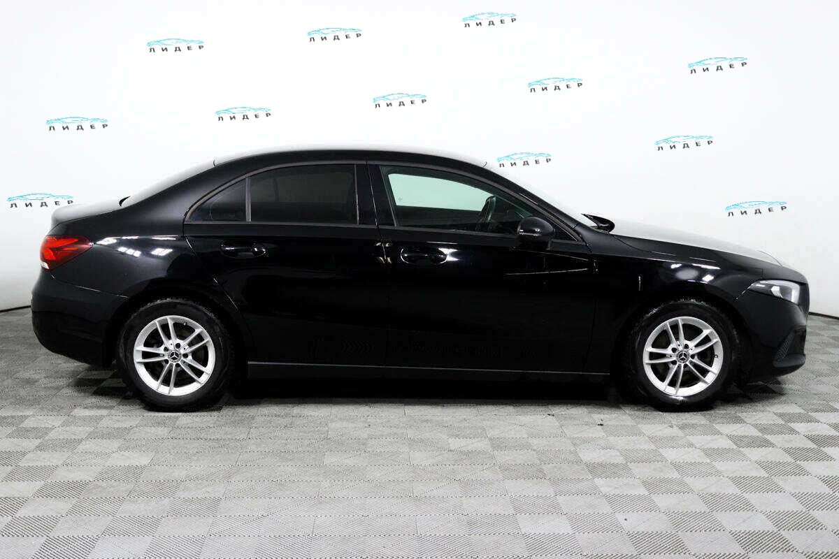 Б/У Мерседес-Бенц А-Класс 2019 года. Фото: #3