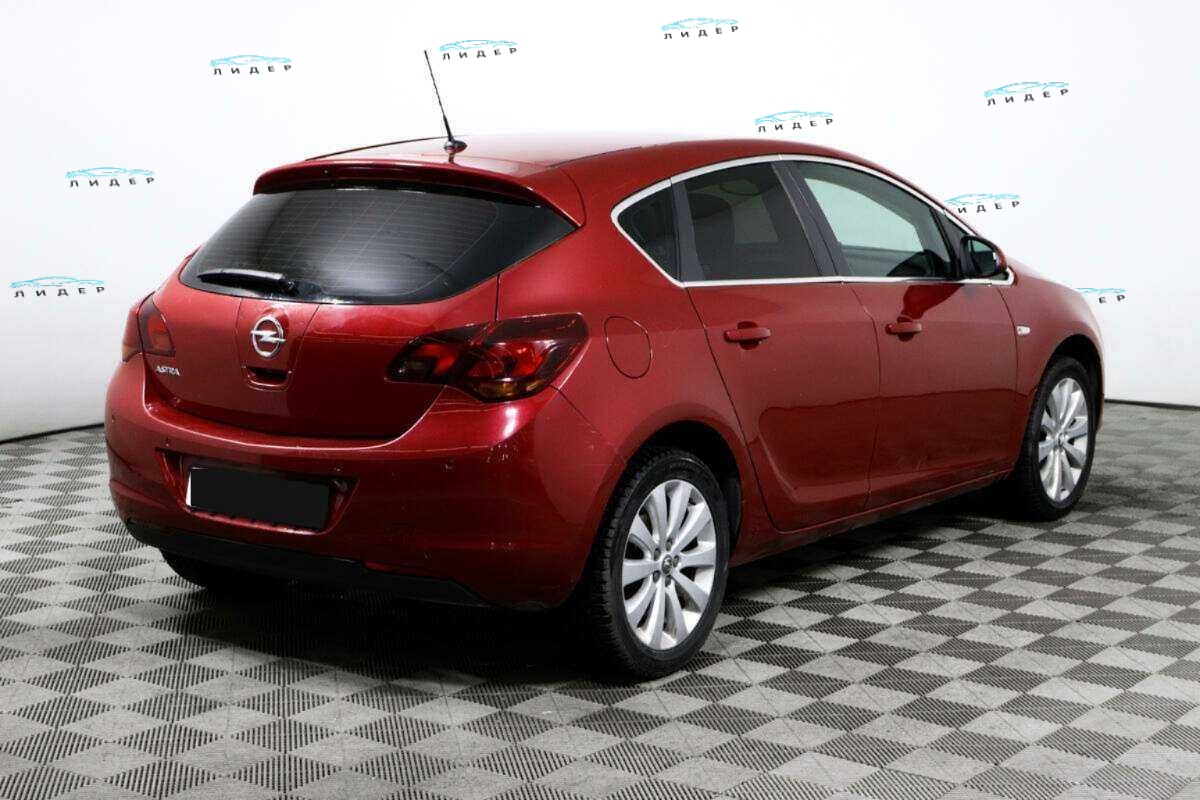 Opel Astra 2011 года с пробегом. Фото: #4
