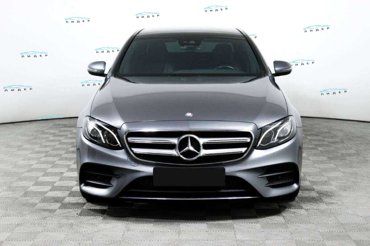 Б/У Мерседес-Бенц Е-Класс 2016 года. Фото: #1
