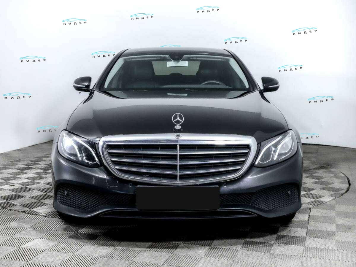 Б/У Мерседес-Бенц Е-Класс 2019 года. Фото: #1